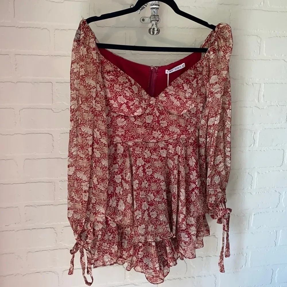 SAINTS + SECRETS romper‎ hello molly floral ruffled shorts tie detail sleeve NEW - Image 3