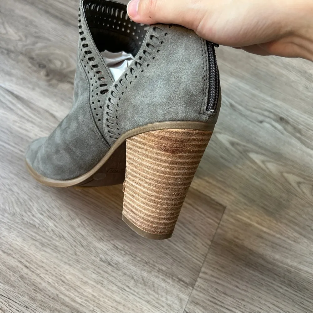 Vince Camuto Fileana Split Shaft Suede Ankle Bootie Gray Size 10 BRAND NEW - Image 10