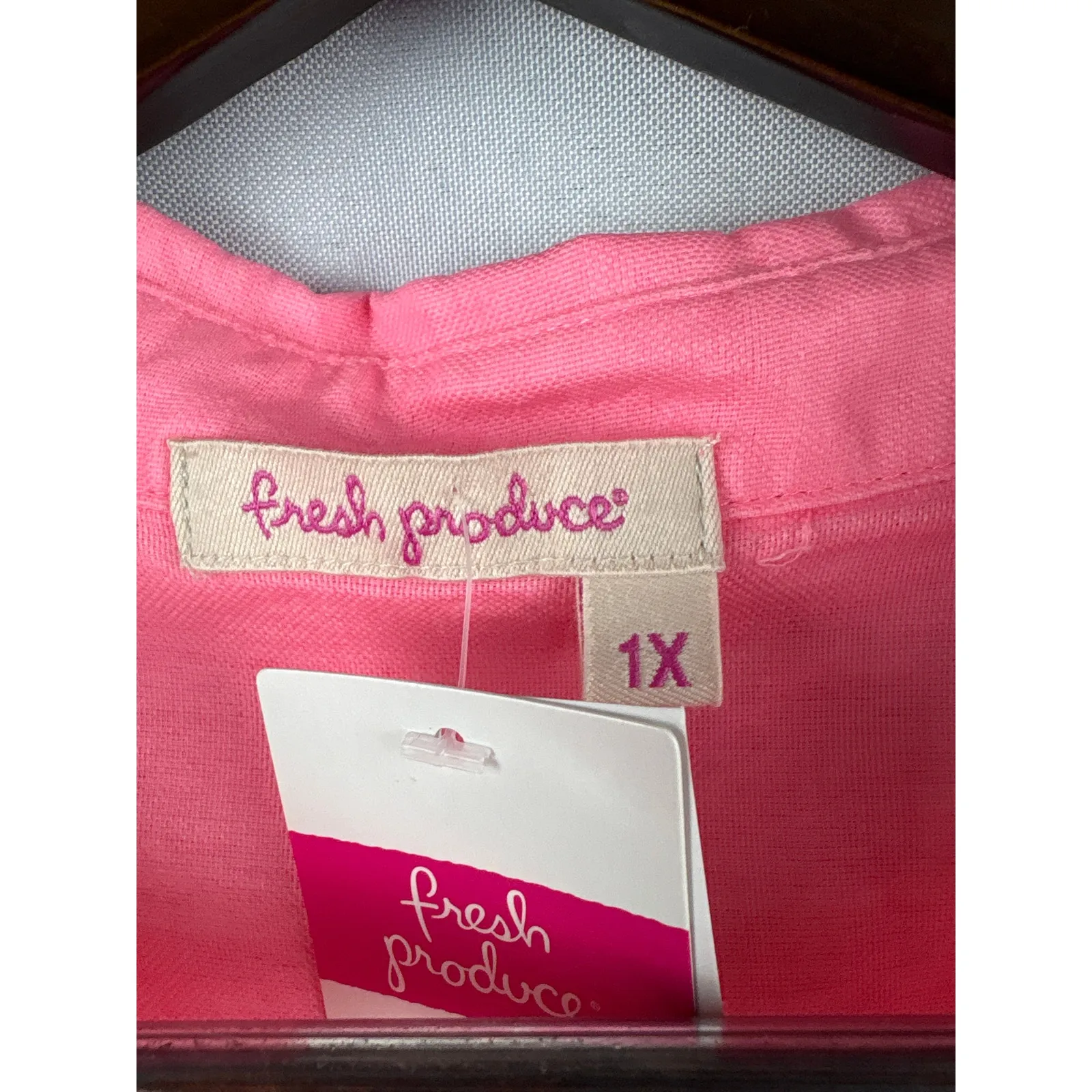 Women’s Fresh Produce Size 1X Bright Pink Button Up - Image 4