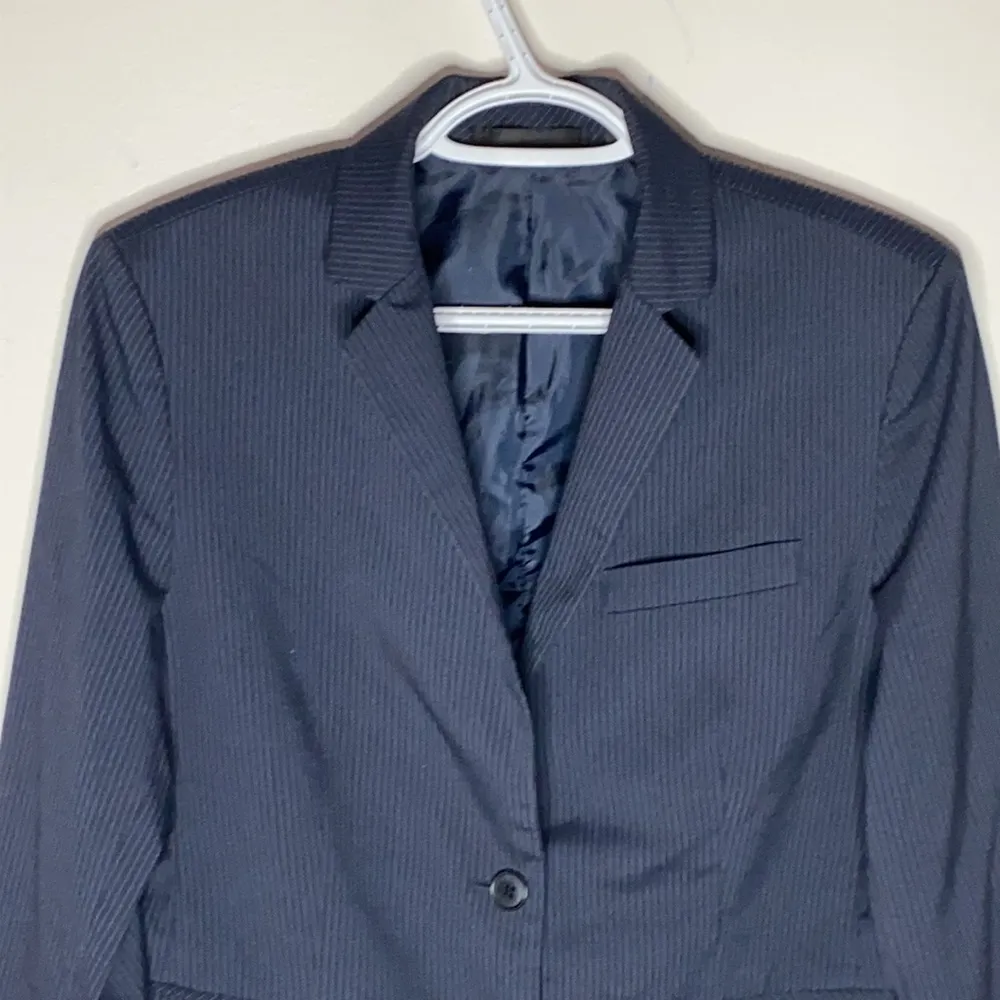 Uniqlo stretch pinstripe navy blazer size M - Image 3