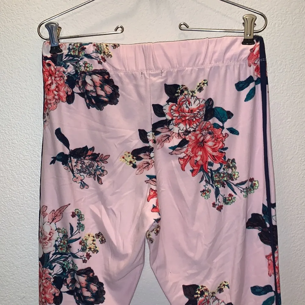 Rue21 pink floral comfy side striped casual leggings - Image 5
