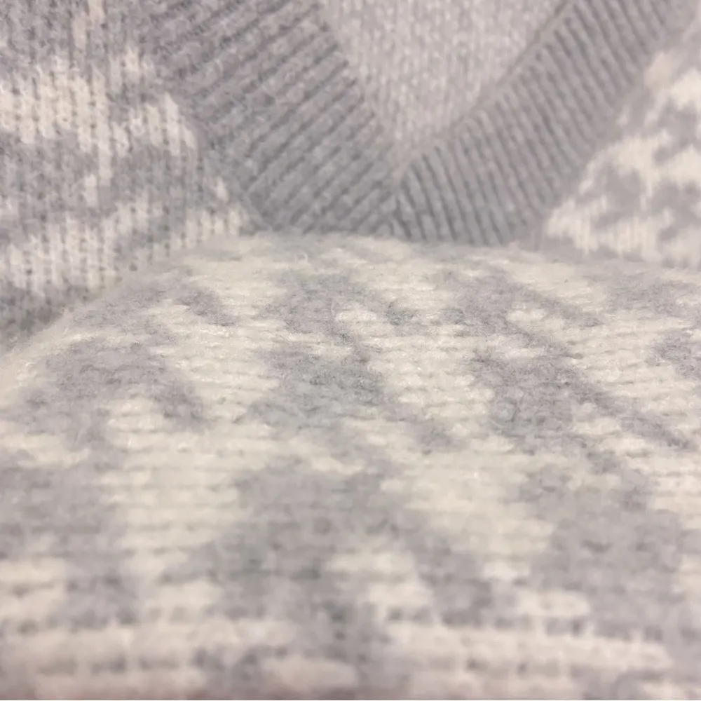 Abercrombie and Fitch Crop Houndstooth V Neck Sweater Vest - Image 8