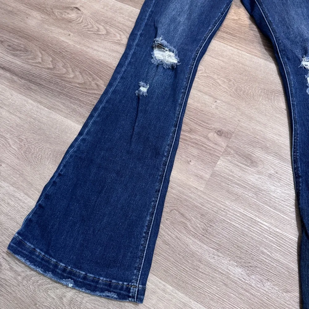 KanCan Harlow Mid Rise Button Fly Flare Jeans Distressed Dark Wash 13 30 Blue Size undefined - Image 3