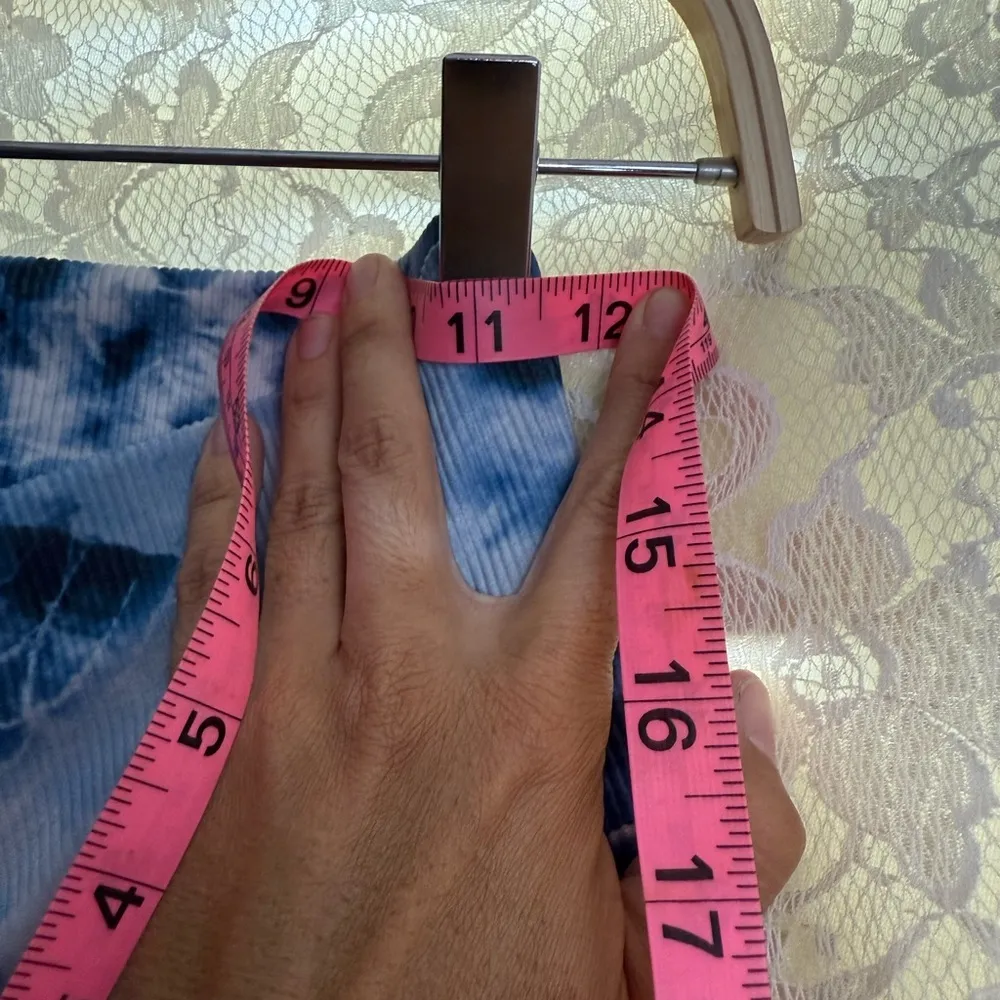 Beach Riot robbed Cara v waist Blue and White tie-dye leggings size small - Image 9