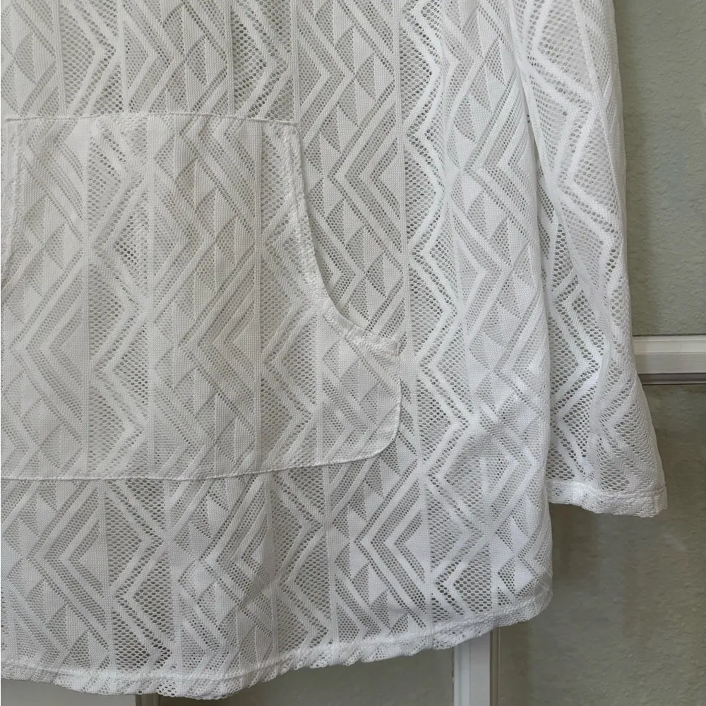 Adorable Geometric Swim Cover White Size M - Image 4