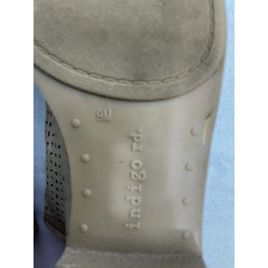 Womans Indigo Rd Slip On Booties 8 M Tan Vented Back Zip Small Heel - Image 8