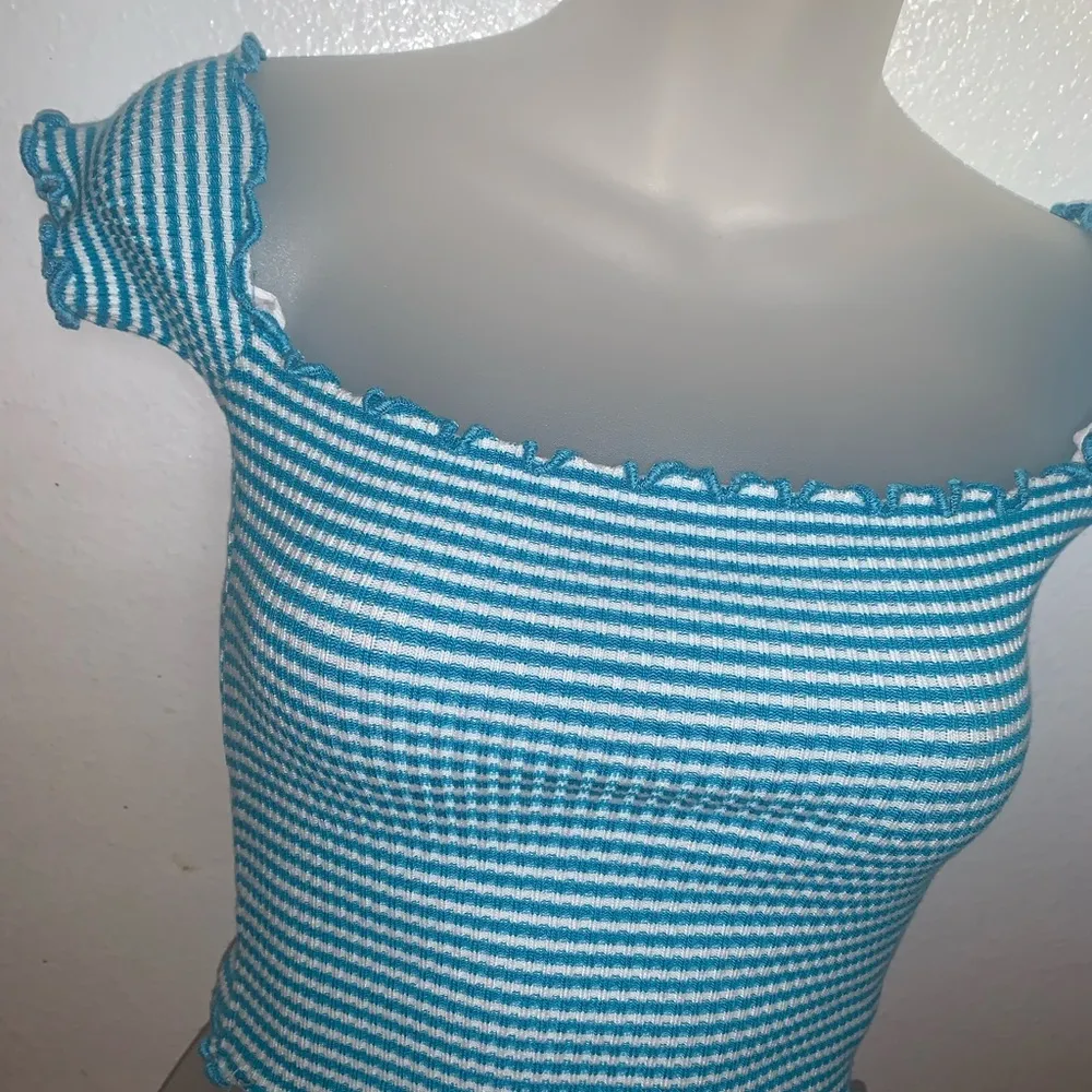 Debut off the shoulder crop top - Image 4