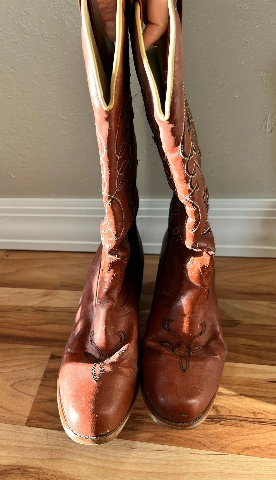 Red Cowgirl Boots Size 8 - Image 8