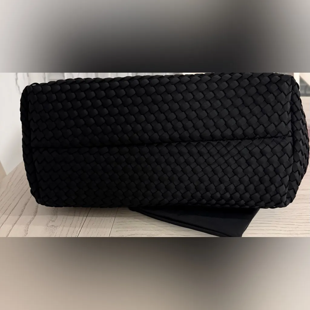 BCBG Maxazria Woven Neoprene Large Tote Bag & Pouch Set Black NWT - Image 4