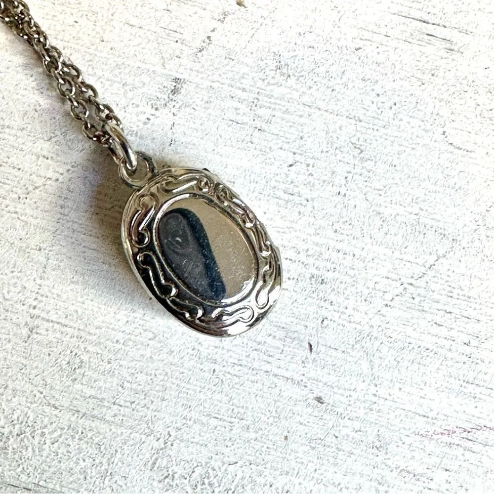 Silver tone dainty Eiffel Tower locket necklace - Image 9