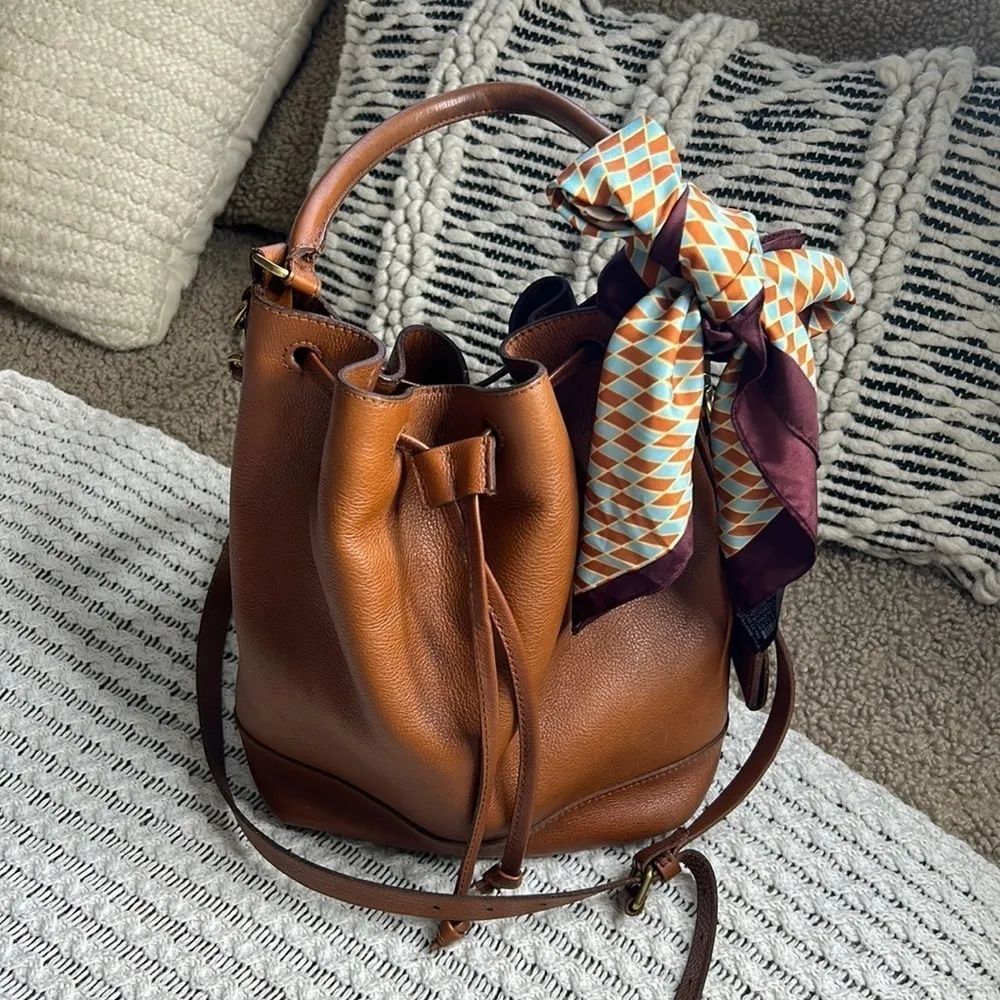 ZARA  • printed satin effect medium size square scarf - Image 13