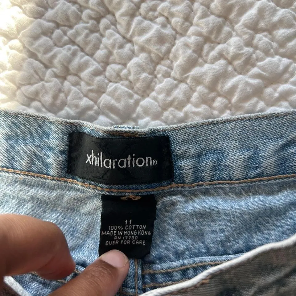 VINTAGE XHILARATION DENIM‎ MOM SHORTS WITH FLORAL TRIM - Image 8