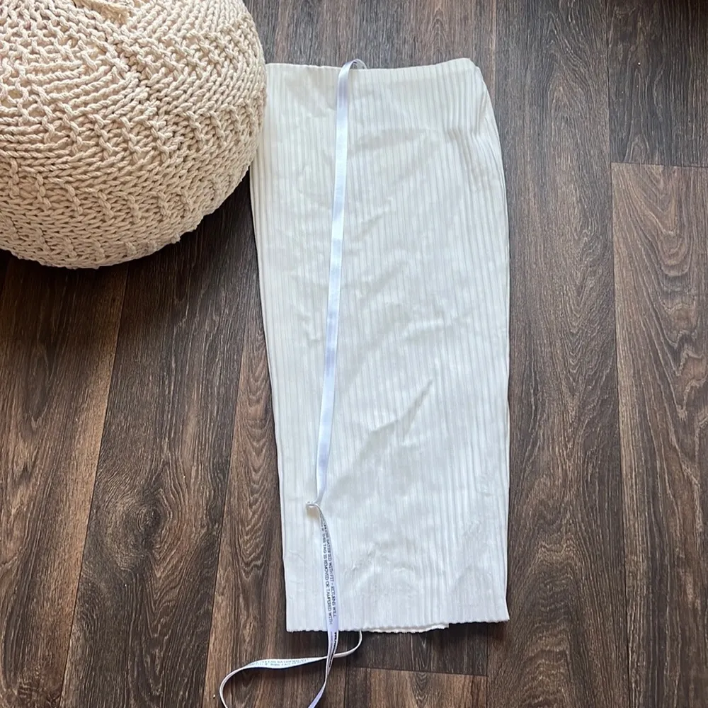 Mistress Rocks Skyline White Skirt - Image 4