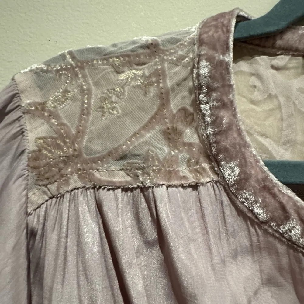 Democracy lavender boho style blouse size large - Image 4