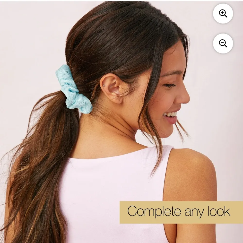 Scünci x Kelsey Anderson Lace Scrunchie Set Blue - Image 5