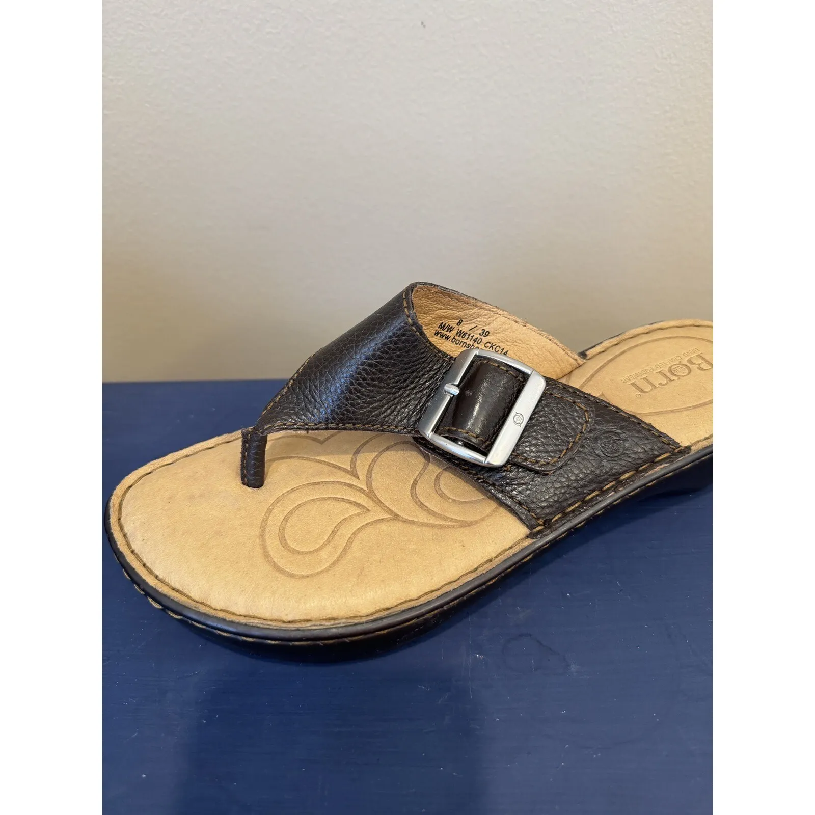 b.o.c. Between The Toe Sandal Woman's‎ 8M Black Wedge Buckle Size 8 - Image 7