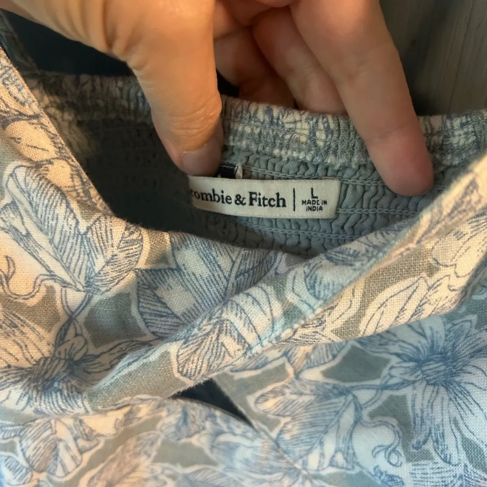 NWOT Abercrombie & Fitch Floral Linen Crop Top | Size Large - Image 2