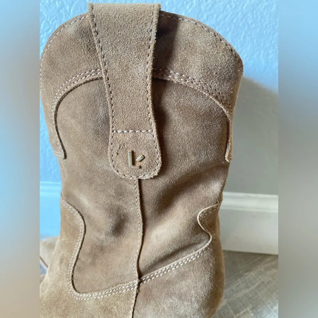 Larroude Thelma Suede Tan
Boot Size 6 - Image 9
