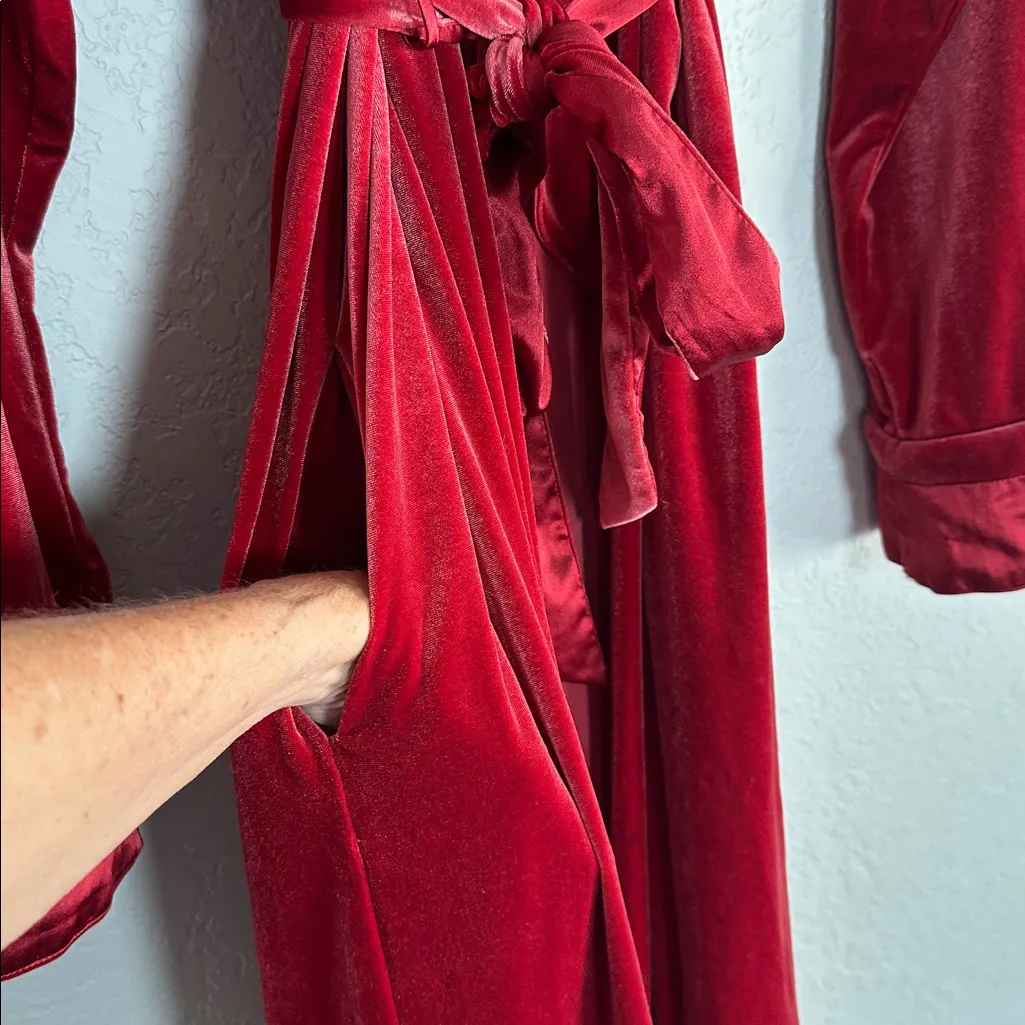 Vera Wang Elegant Red Velvet Robe Loungewear Spa Luxury Old Money Glam Belted - Image 4