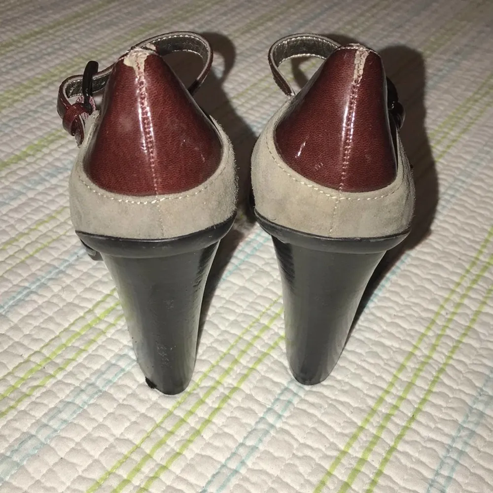 KENNETH COLE REACTION GRAY, BLACK, BROWN COLOR BLOCK BUCKLE HEELS SIZE 8 - Image 3