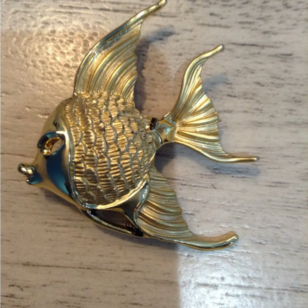 Brooch fish , mixed goldtone brushed and shiny Gold - Image 6