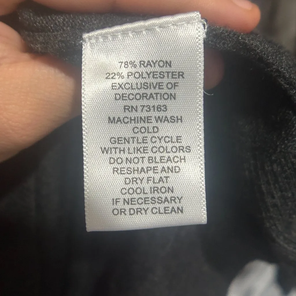 EUC Cable & Gauge Dark Grey Sweater w/ Floral Embroidery Size Small - Image 10