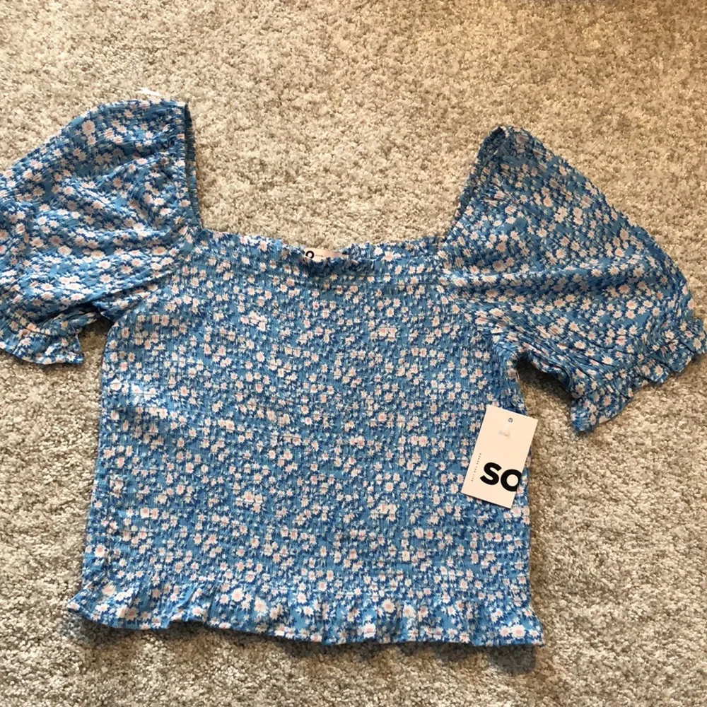 SO crop top, floral pattern, on or off shoulder, smocked - Image 2