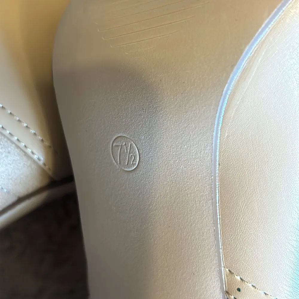 Size 7.5 boots - Image 9