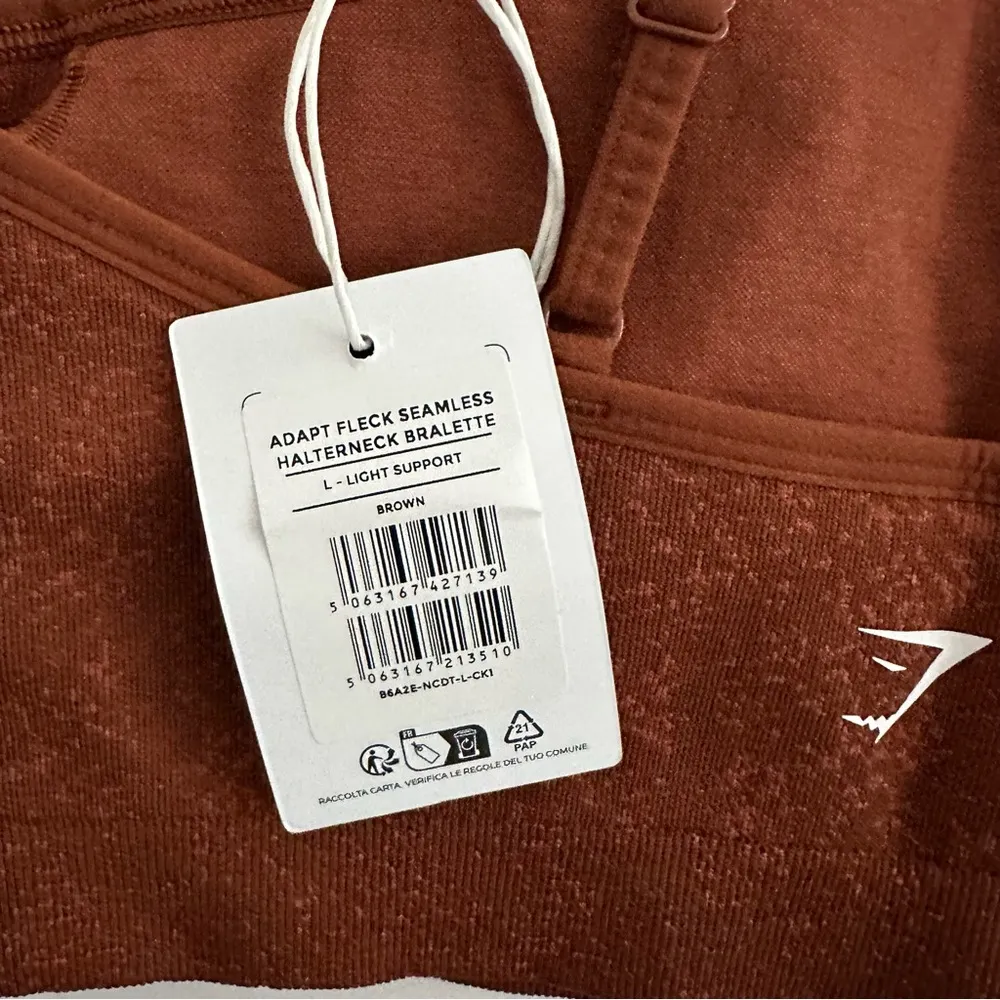 M/L Contour Shorts & Adapt Fleck Seamless Halterneck Shorts Bra Set - Image 9