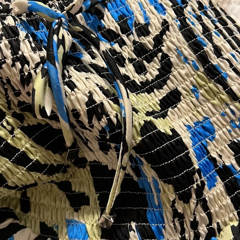 Glam large up and away shorts in blue elastic waist ruffle satin feel bottom nwt - Image 4