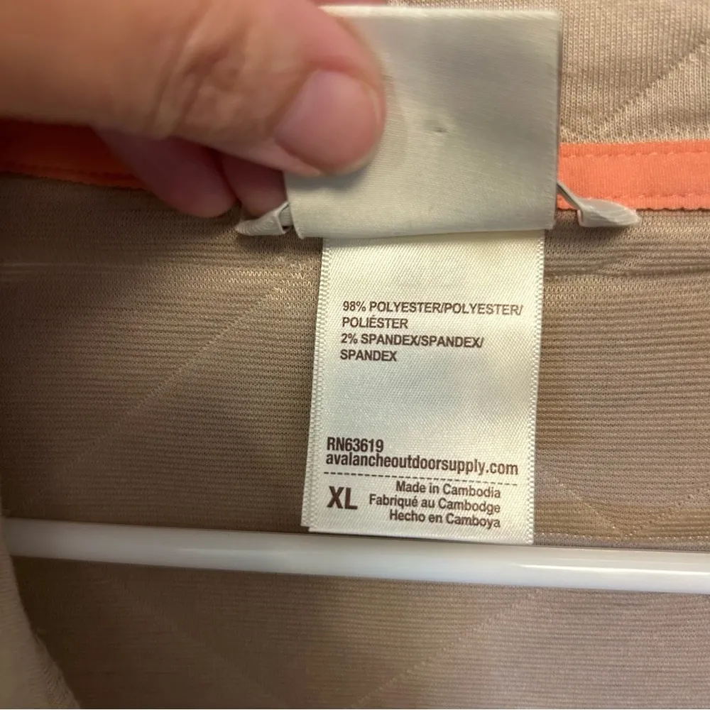 Avalanche Outdoor Supply Co ladies cream quilted 1/4 zip pullover size XL - Image 12