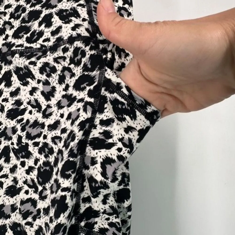 Zyia Snow Leopard 7/8‎ Compression Pants White Black Pockets Medium - Image 10