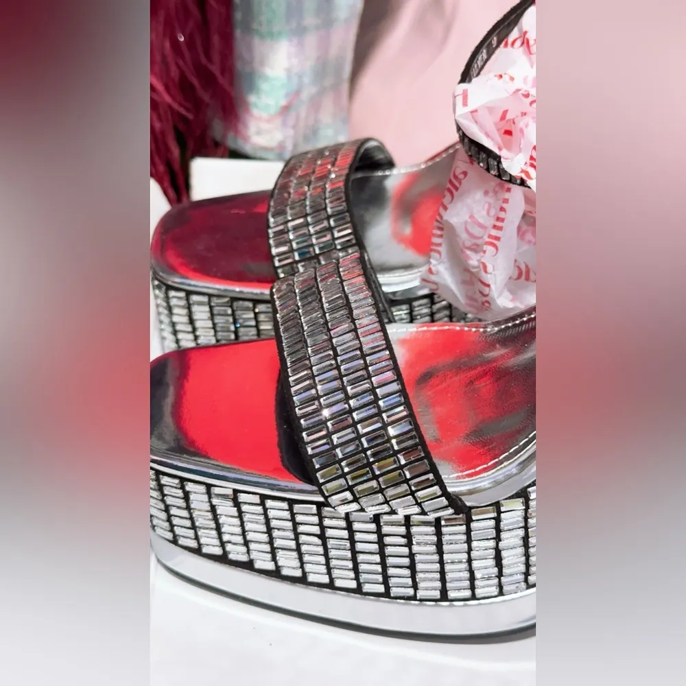 AZALEA WANG CATRIONA CHUNKY EMBELLISHED SANDAL IN SILVER Black Size 9 - Image 5