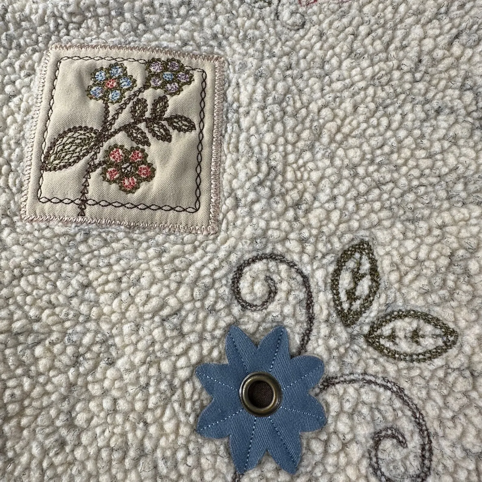 Alfred Dunner Women's Cream Sherpa Floral Embroidered Button Vest Size L - Image 3