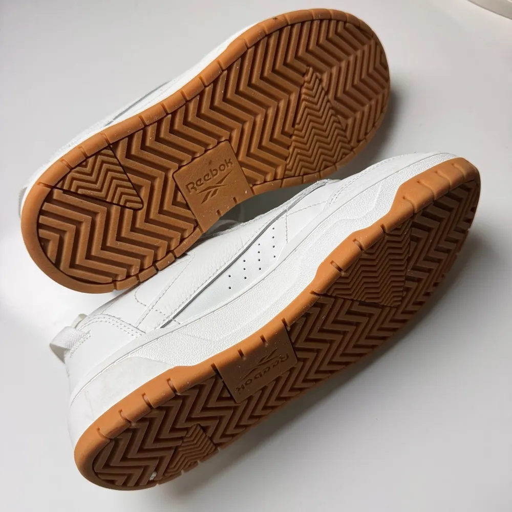 Reebok Women's Club C Double  Lace Up Sneaker Sz  8 - Image 8