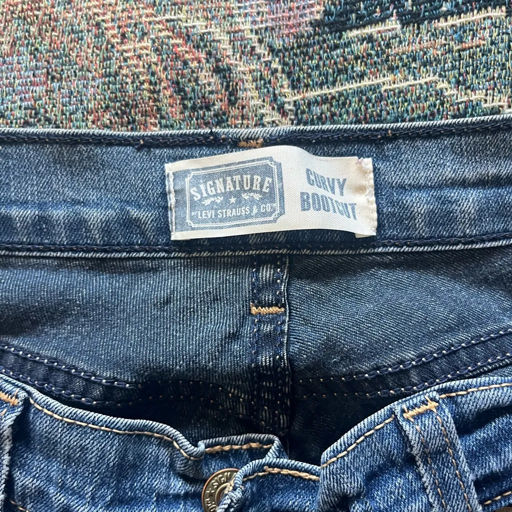 Signature Levi’s Curvy Bootcut Jeans Sz 14 S/C Medium Wash Stretch Denim Flare - Image 14