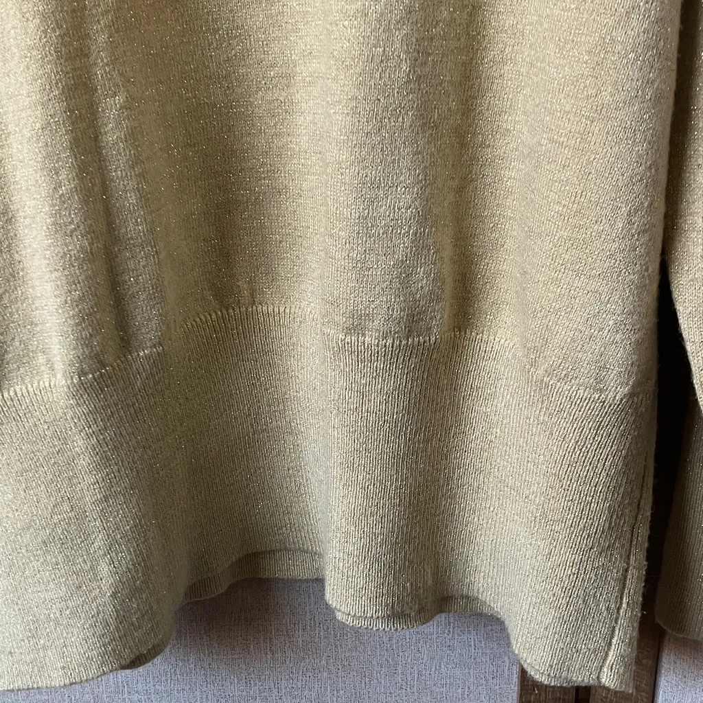 JM Collection  Metallic Gold Sweater large - Image 12