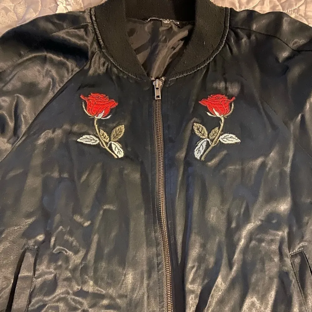 Kendall & Kylie small black satin bomber jacket with roses zip front - Image 2
