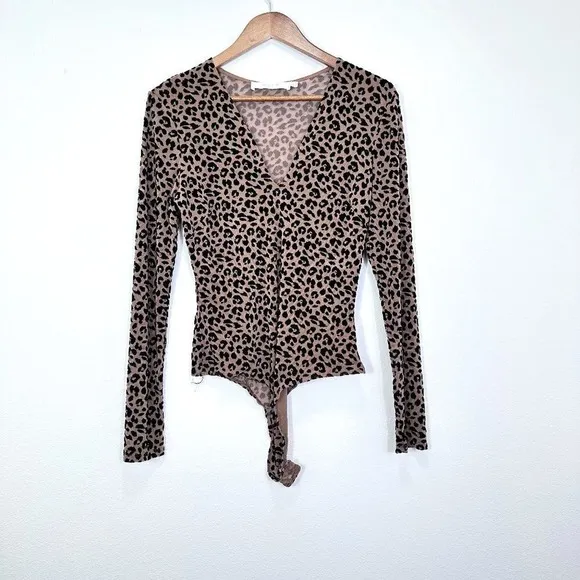 ASTR Lulus plunge Deep V leopard animal print bodysuit‎ Sheer Textured Women's M - Image 3