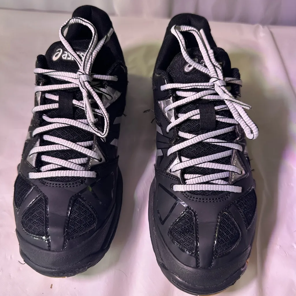 ASICS Black and Silver Sneakers with Gum Sole - Image 4