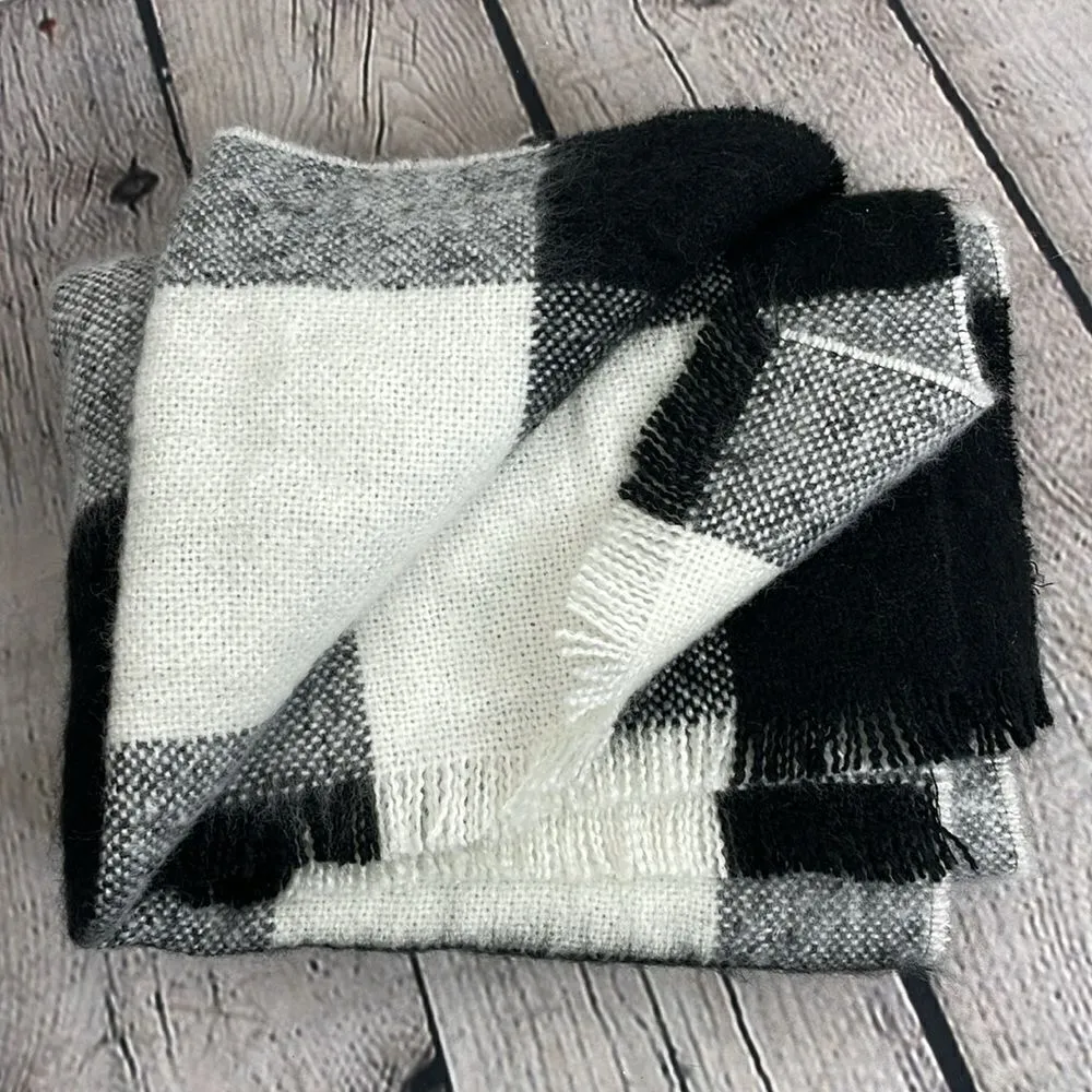 SCARF Chunky Warm Cozy large block plaid rectangular scarf black and white - Image 9