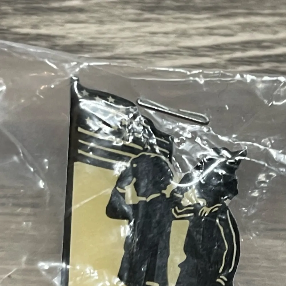 Vintage VFW Veterans Foreign Wars Ladies Auxilliary Man & Woman Lapel Hat Pin‎ Black - Image 3