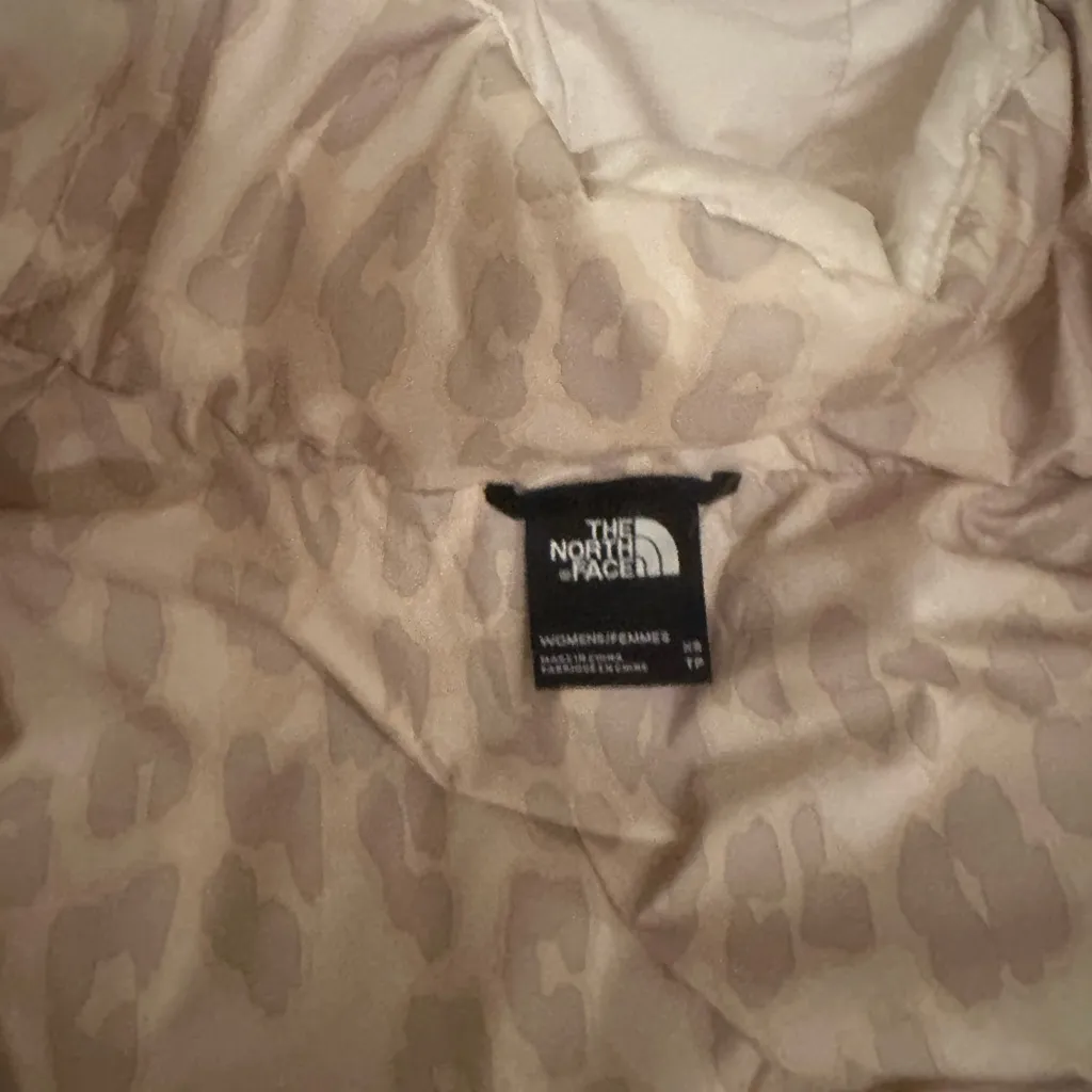 The North Face White Puffer Jacket - Image 4