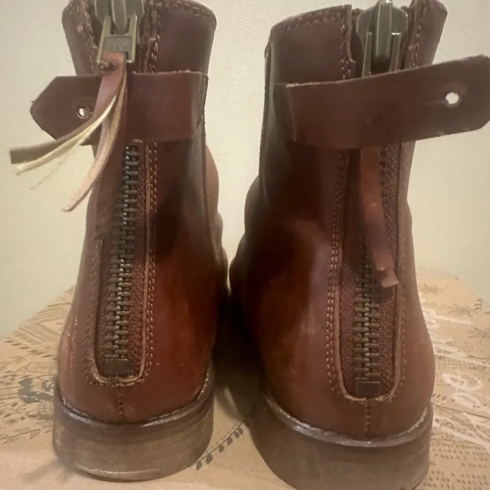 Madewell Short Leather Boots, size 7.5 - Image 3