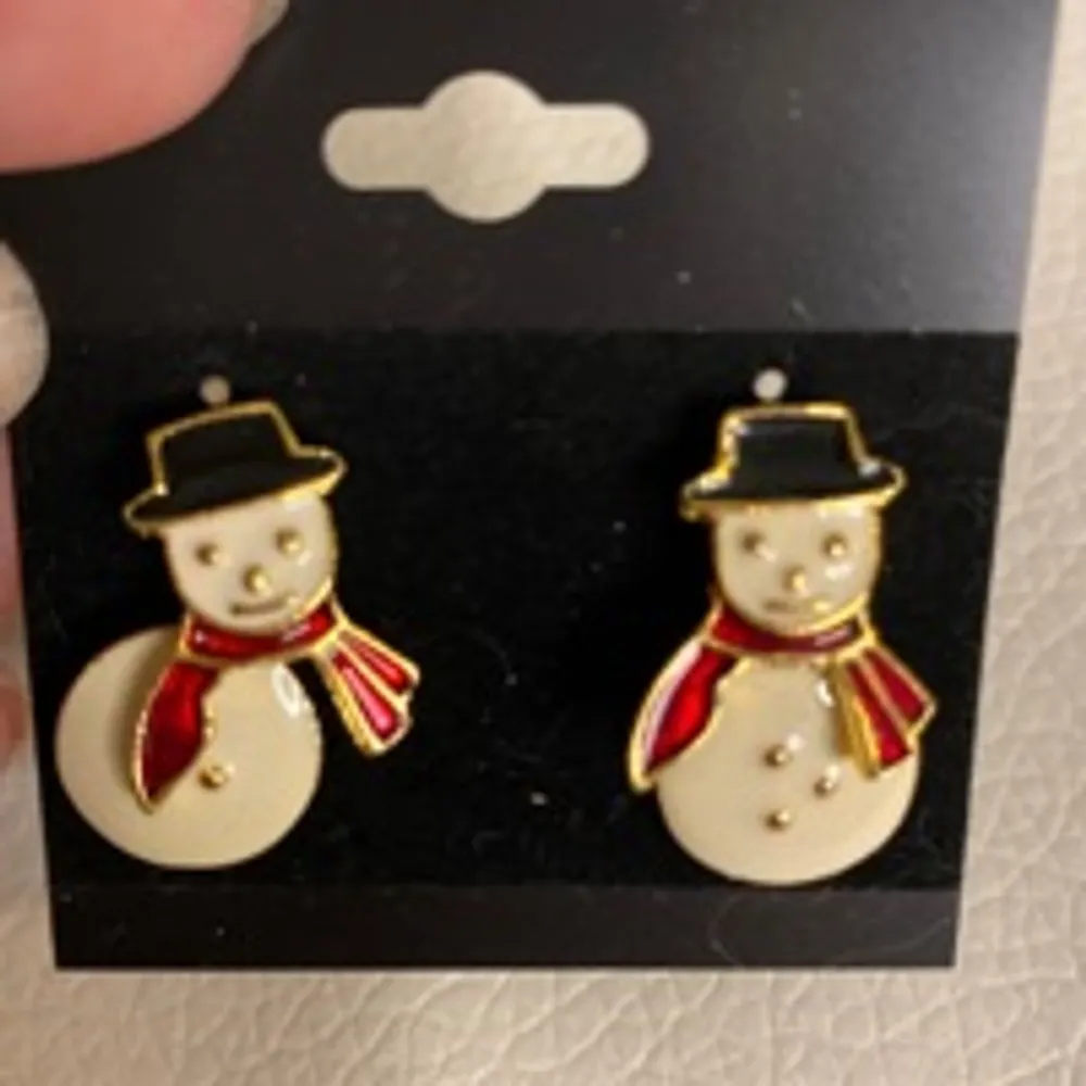 Vintage-Inspired Gold Dangle Earrings with Coin Charm Detail - Image 2