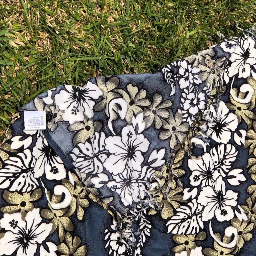 Island-X Hawaiian Beach Wrap 42”x62” Hibiscus - Image 5