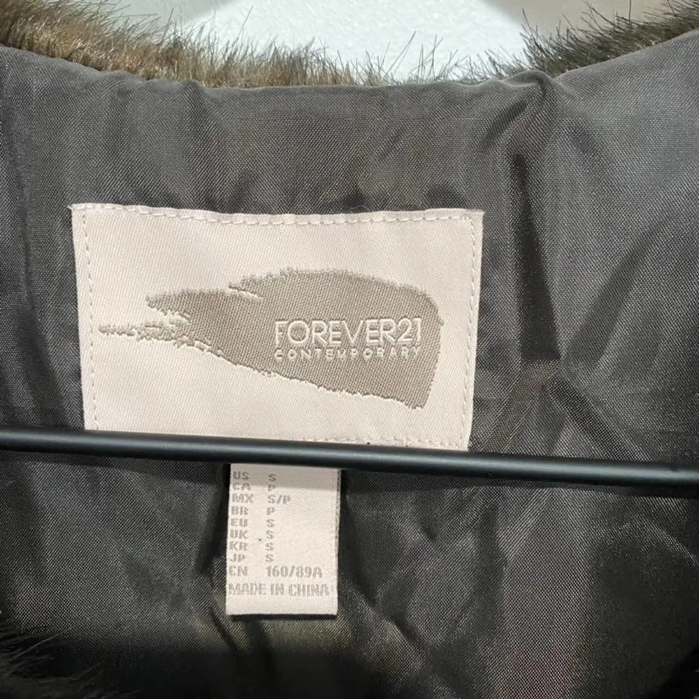 Forever 21 Contemporary Brown Faux Fur Vest Small - Image 2