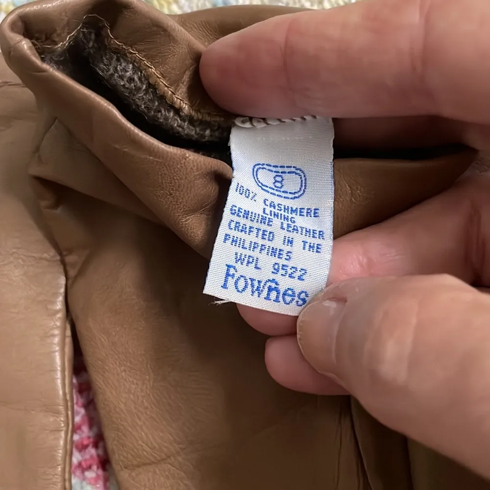 Leather gloves in nice condition some staining on one glove Size 8 - Image 3