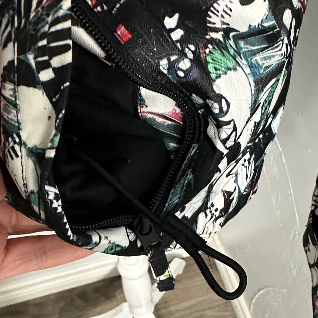 Volcom Women’s Snowboard Jacket Floral Print Hooded Winter Snow Ski, 8k. - Image 5