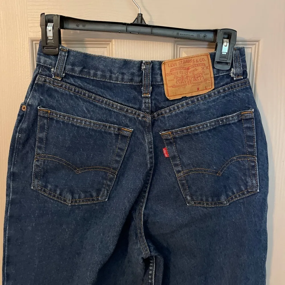 Levi’s women’s vintage heavy weight 80s straight leg high waisted blue jeans. 26 - Image 6